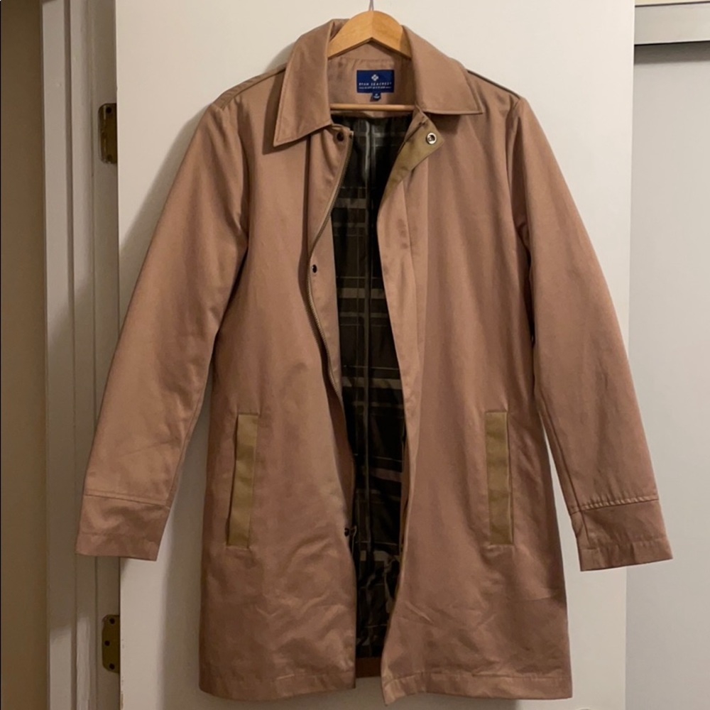 Men’s tan trench coat Medium with zipper & buttons